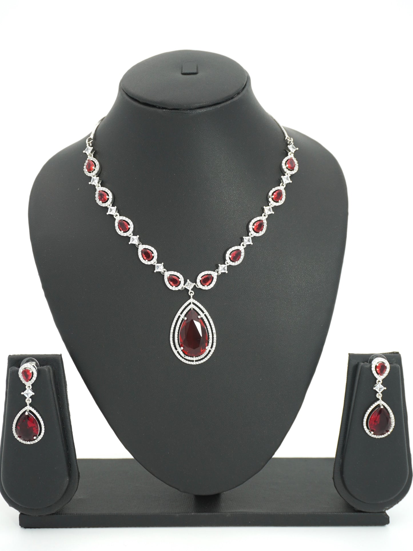 RUBY RIHANNA NECKLACE SET