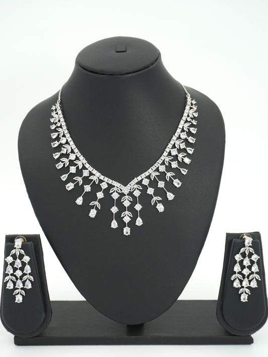 WHITE VIVIAN NECKLACE SET