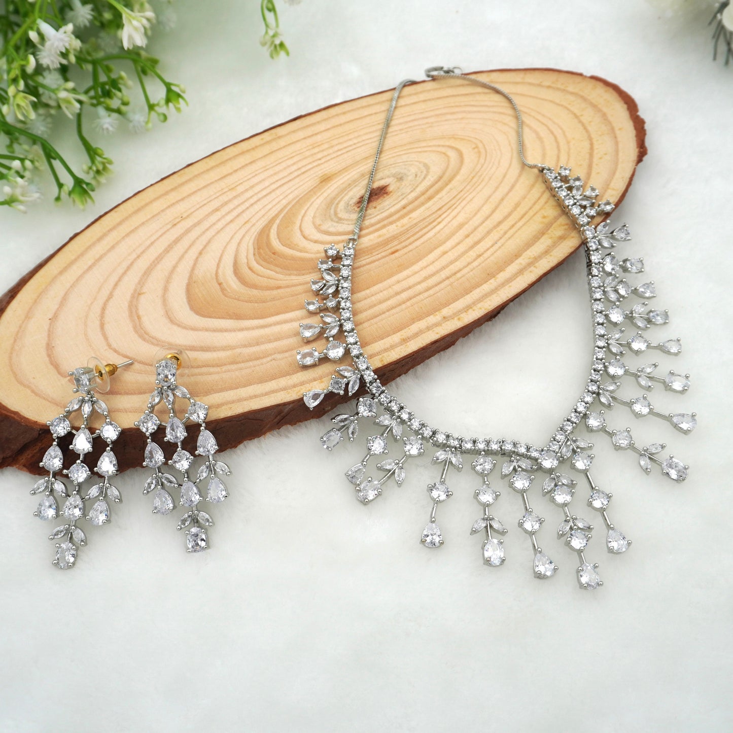 WHITE VIVIAN NECKLACE SET