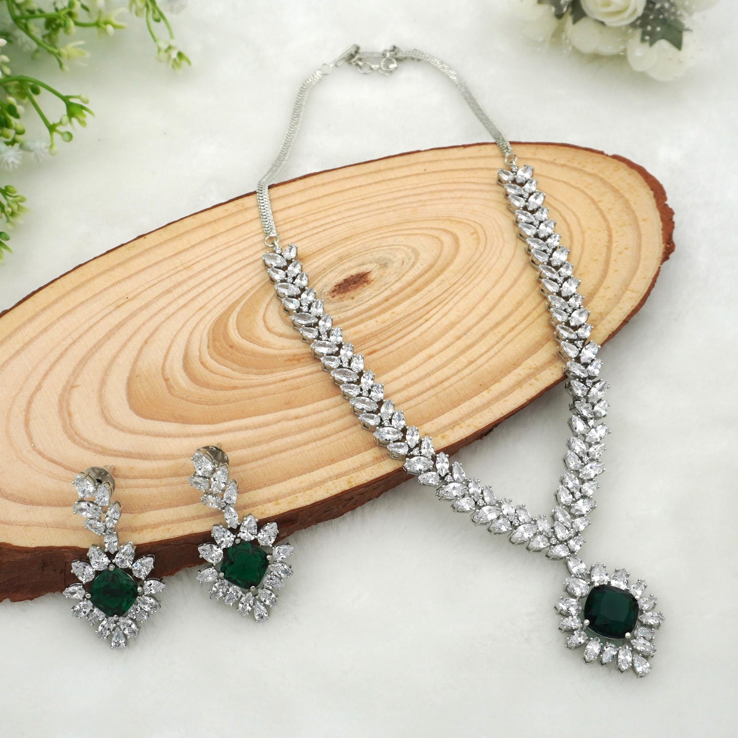 GREEN VENUS NECKLACE SET