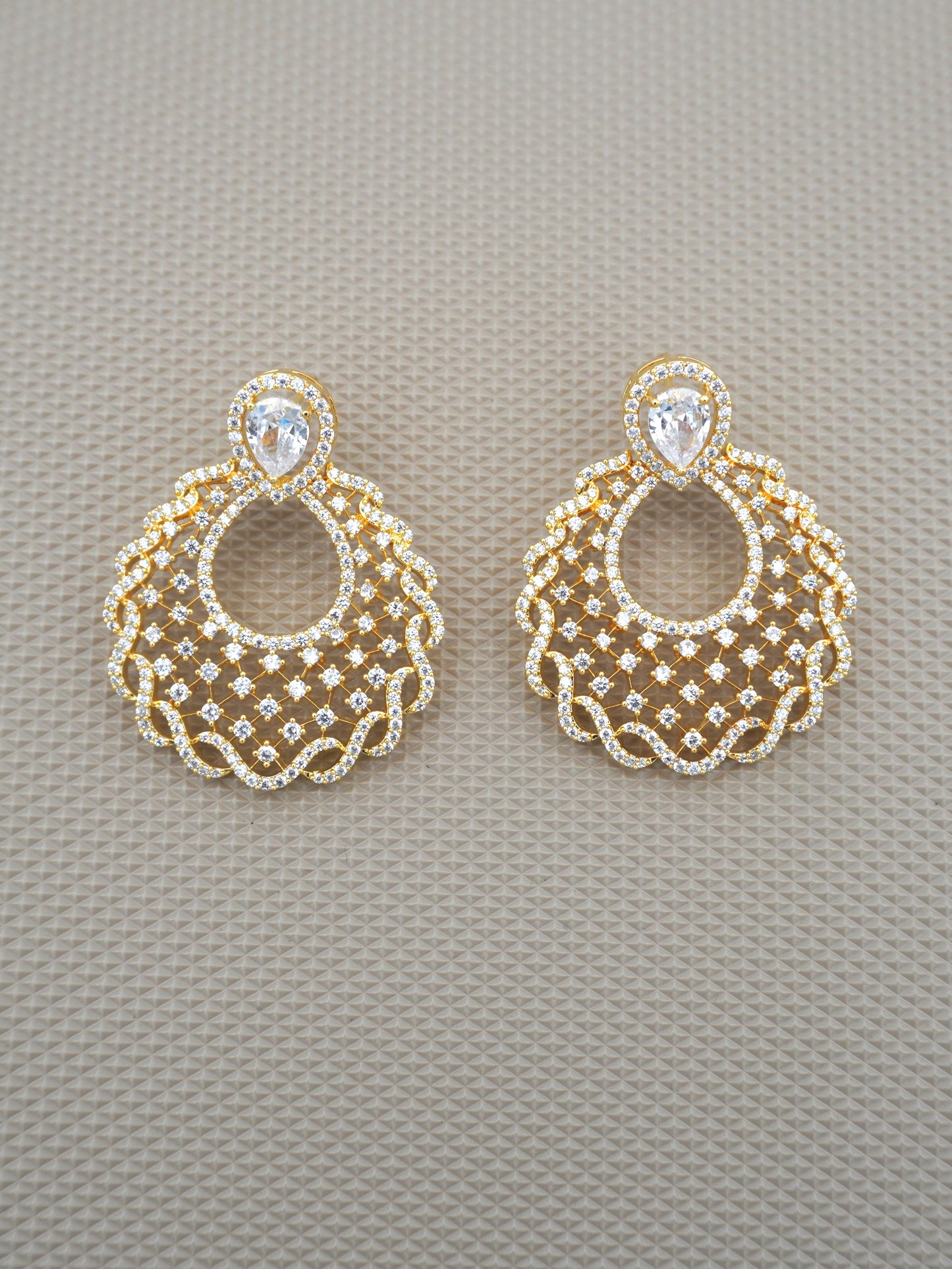 WHITE VIBHA ZIRCONIA EARRINGS