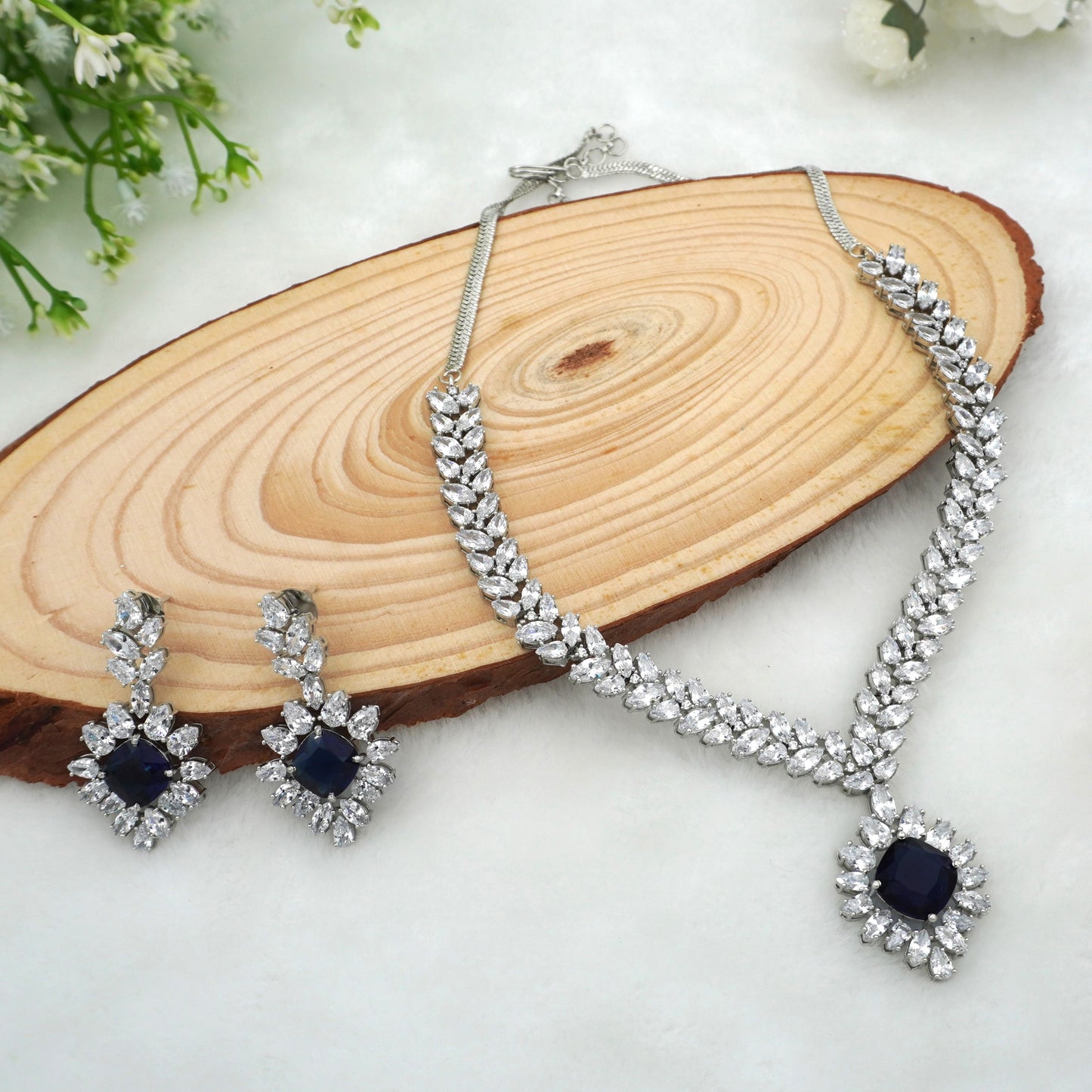 NAVY VENUS NECKLACE SET