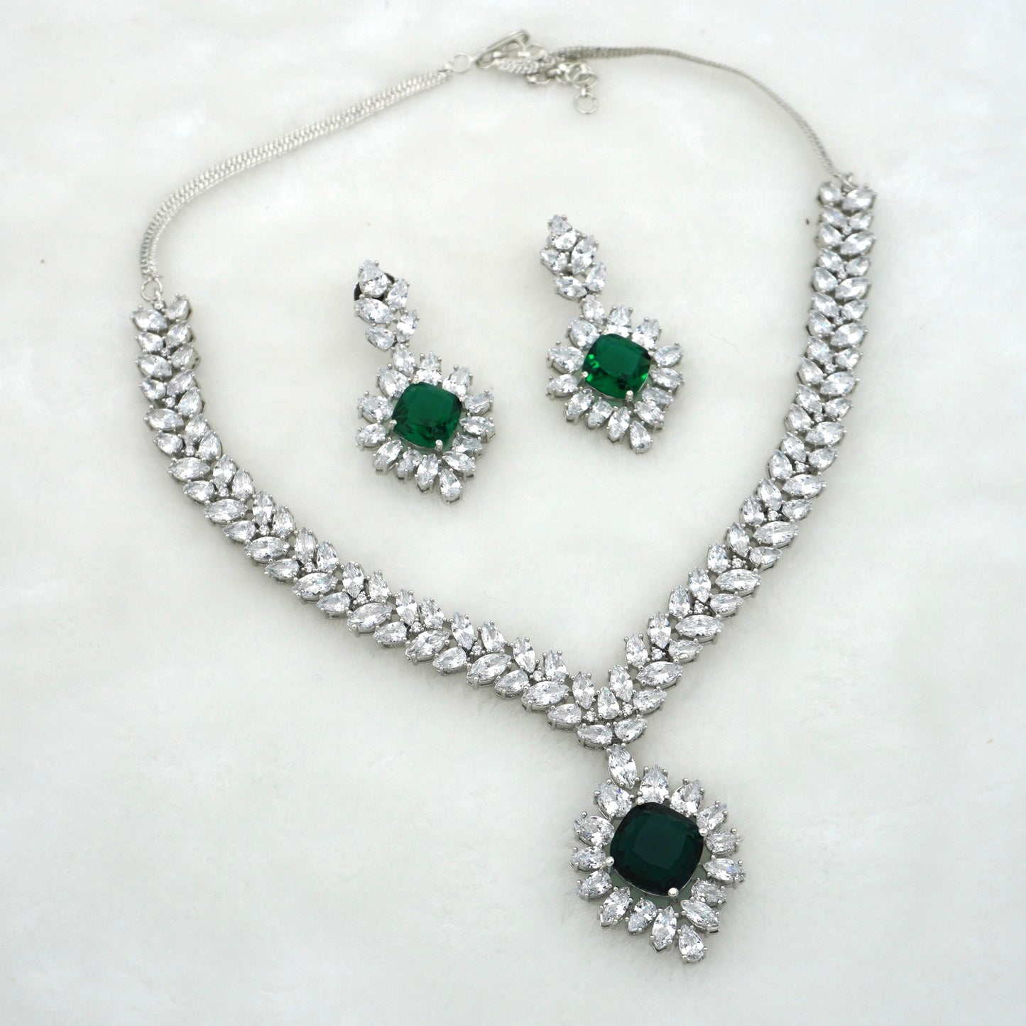 GREEN VENUS NECKLACE SET