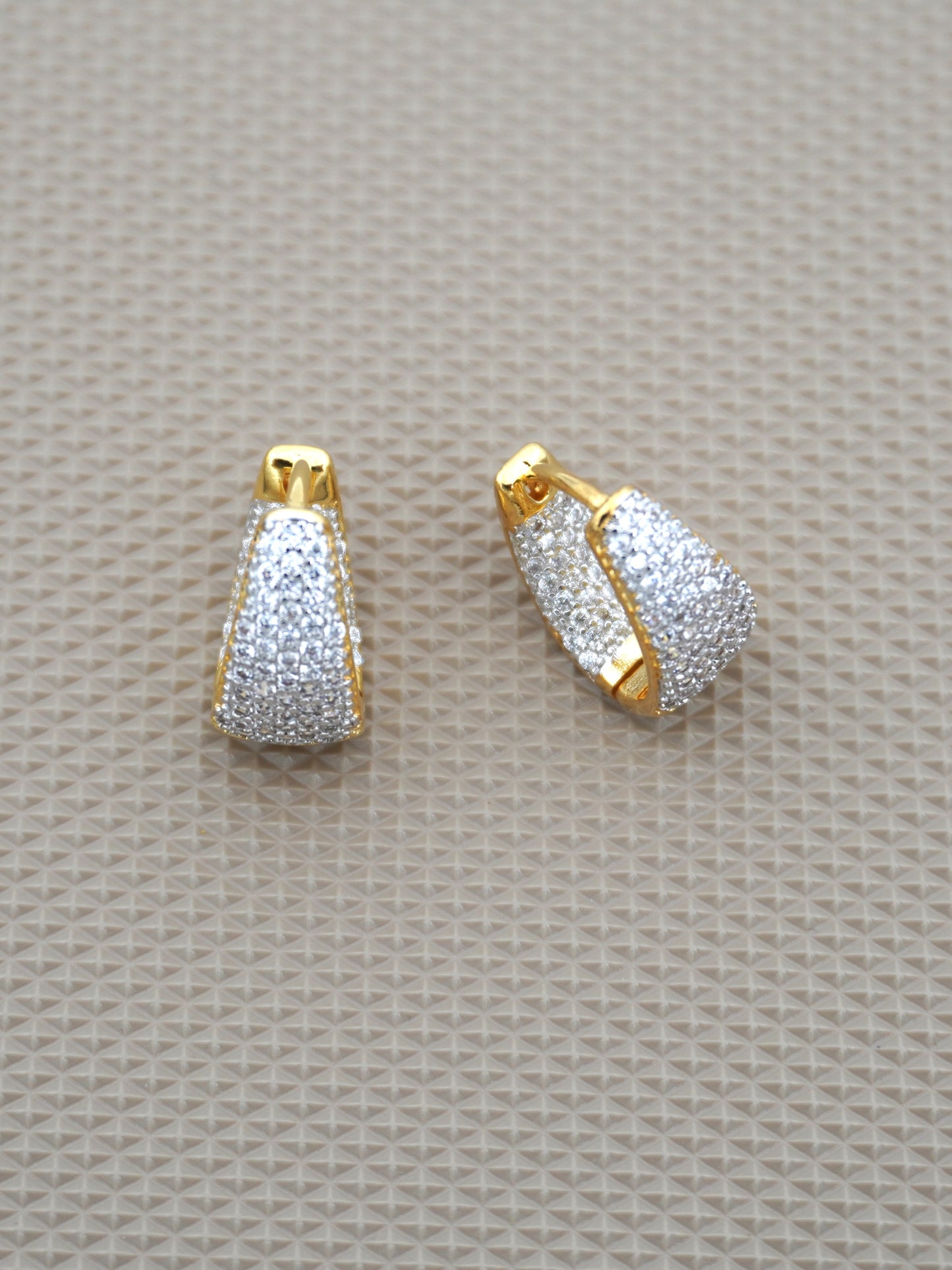 WHITE CYRA ZIRCONIA HOOPS