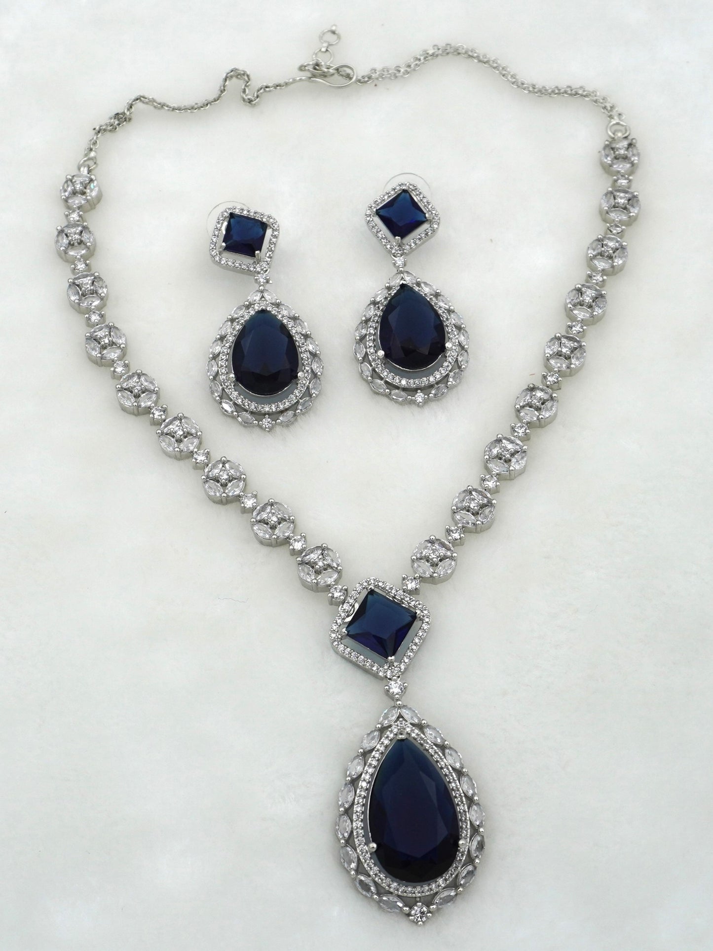 NAVY LISA NECKLACE SET