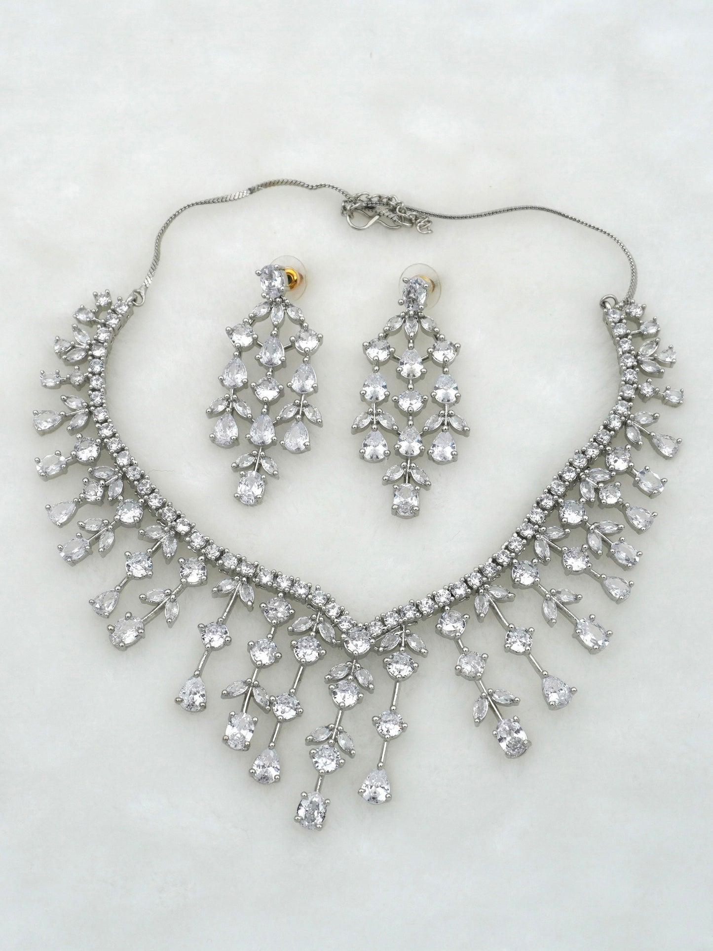WHITE VIVIAN NECKLACE SET