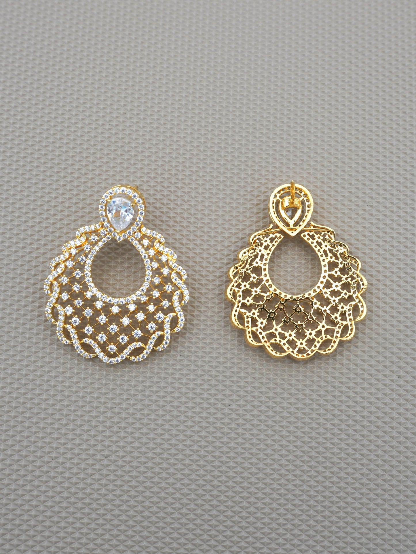 WHITE VIBHA ZIRCONIA EARRINGS