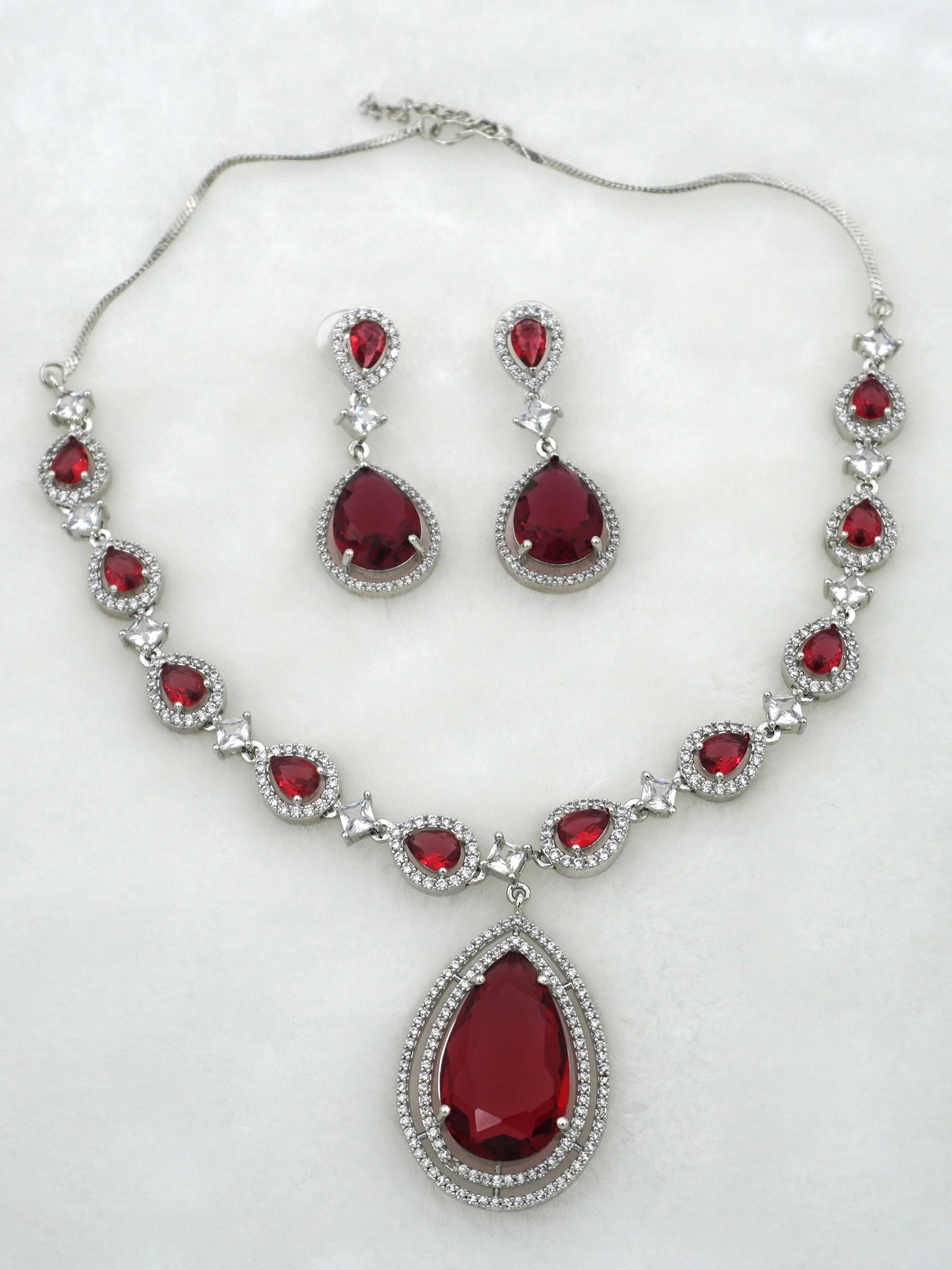 RUBY RIHANNA NECKLACE SET