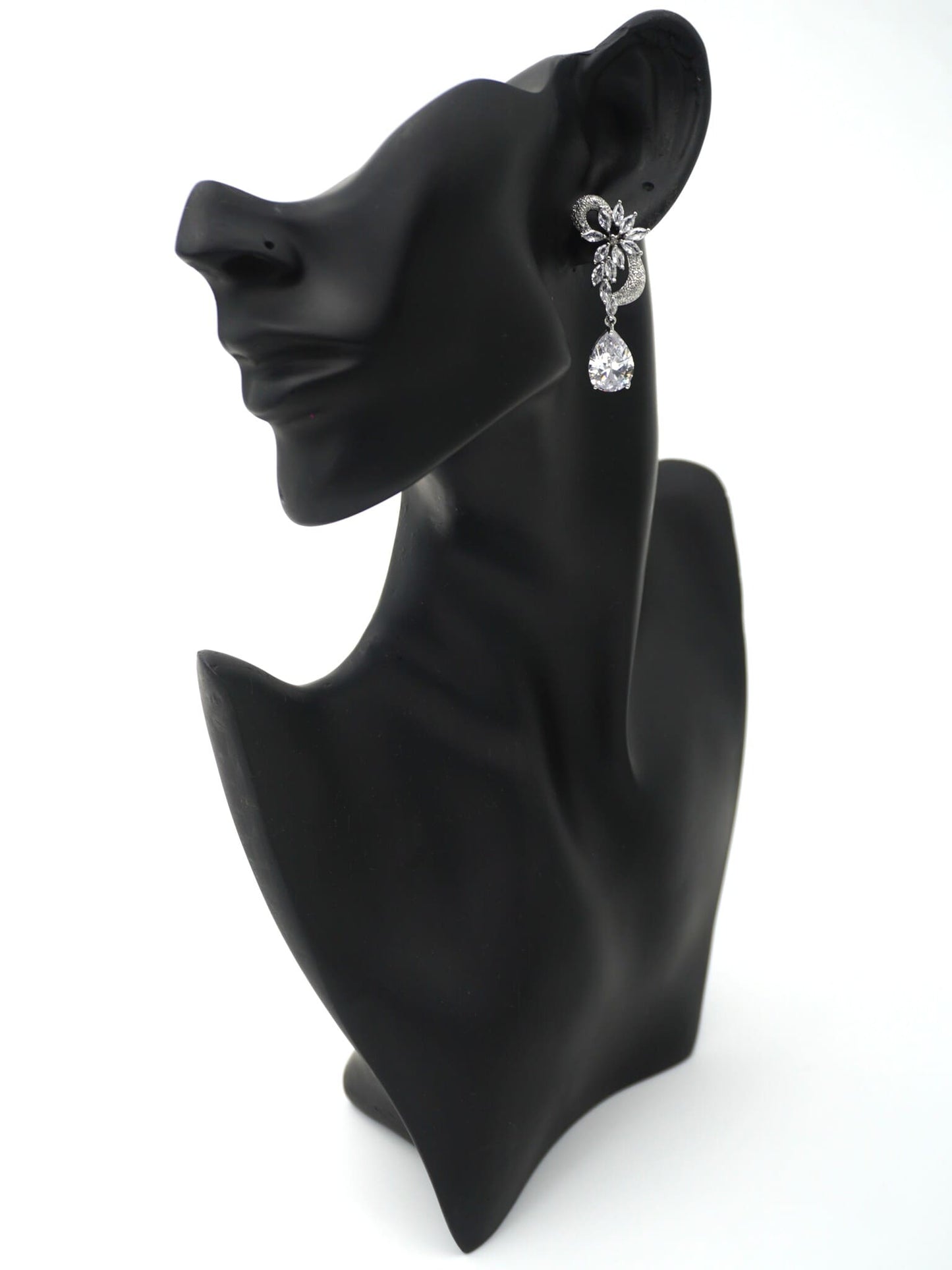 WHITE HAZE ZIRCONIA EARRINGS