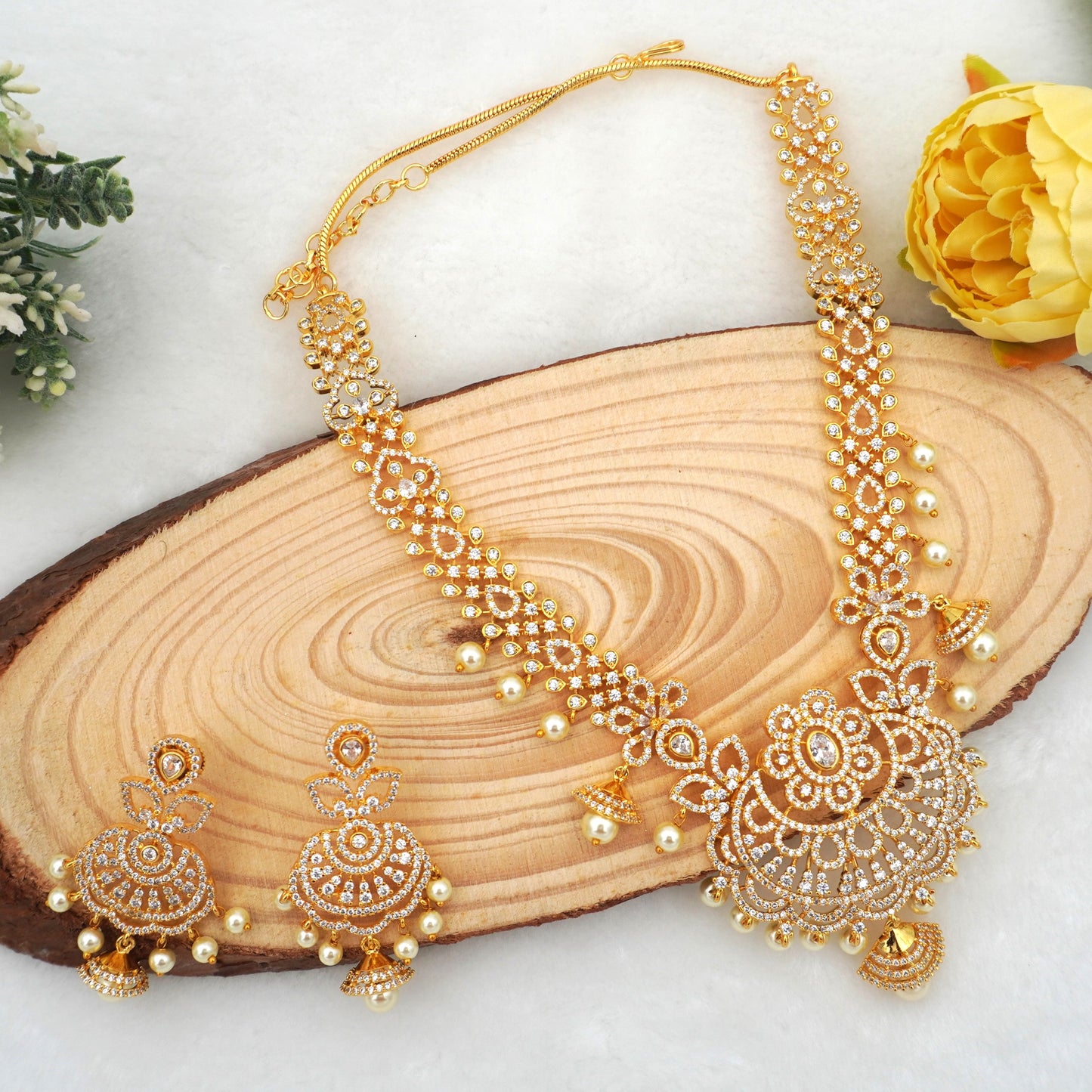 WHITE MALATI NECKLACE SET
