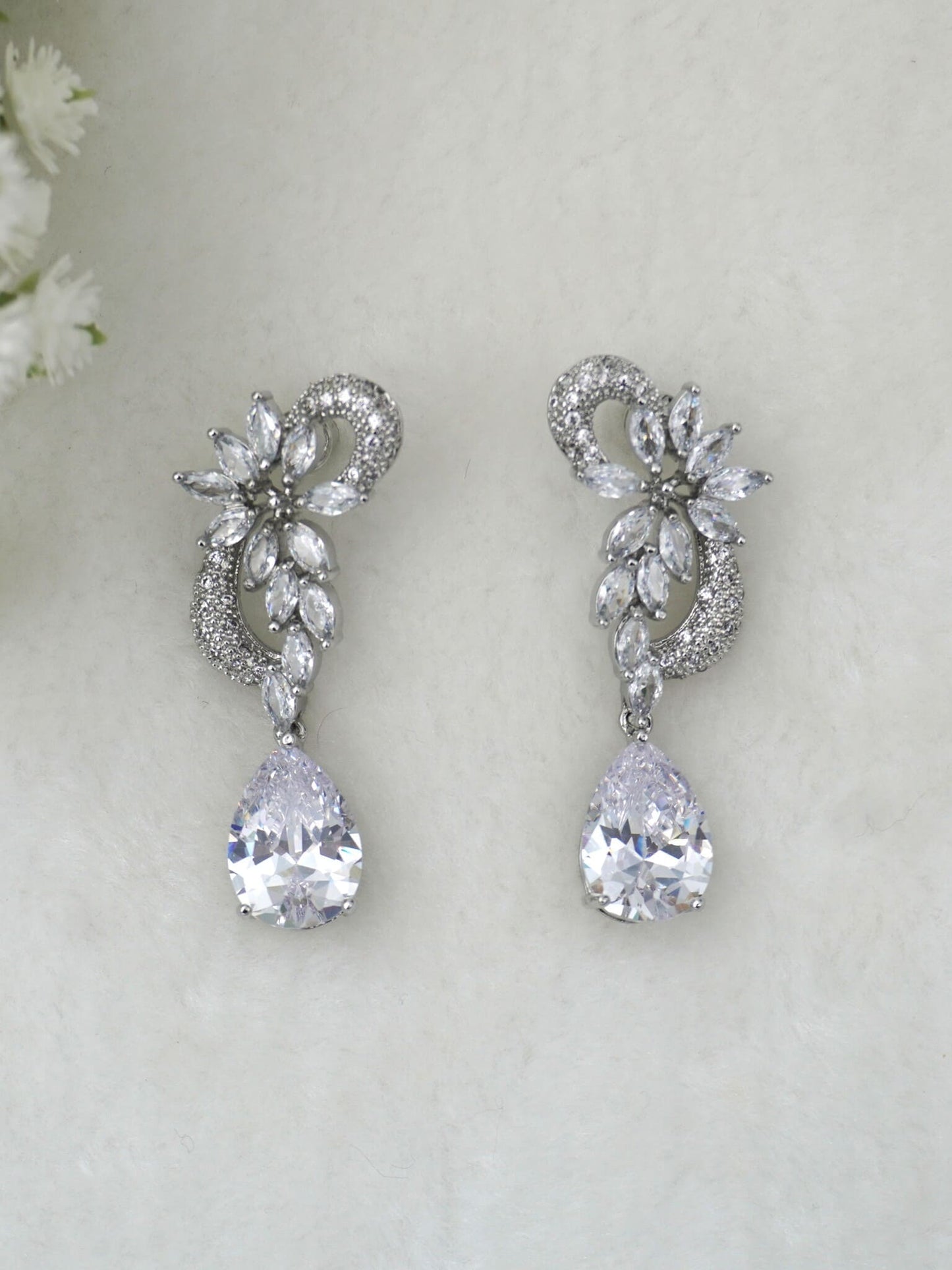 WHITE HAZE ZIRCONIA EARRINGS