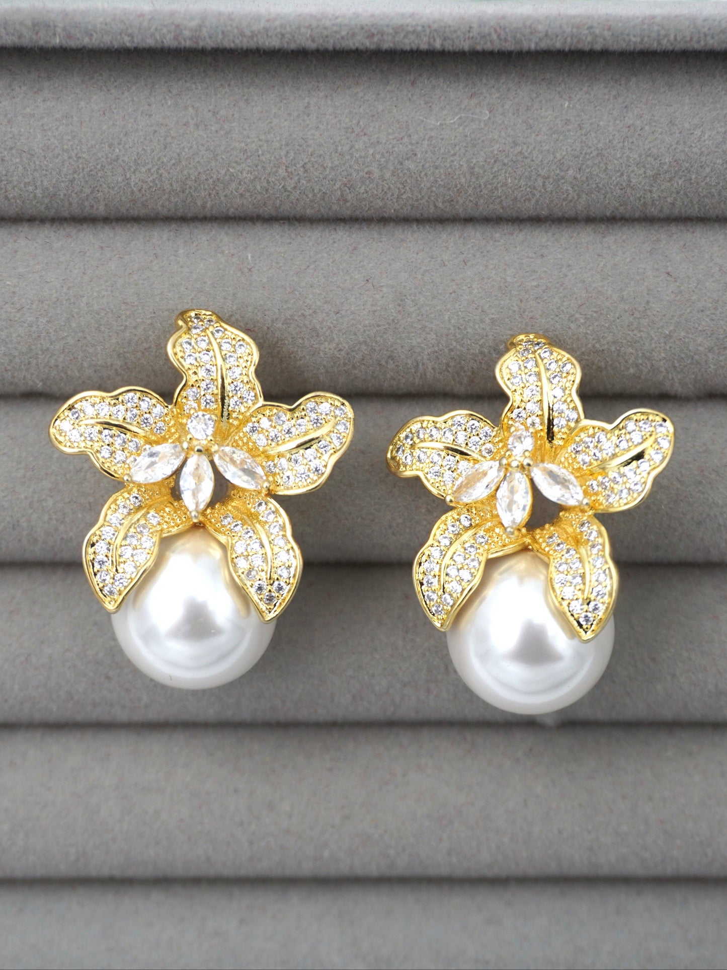 GOLD LILLY ZIRCONIA STUDS