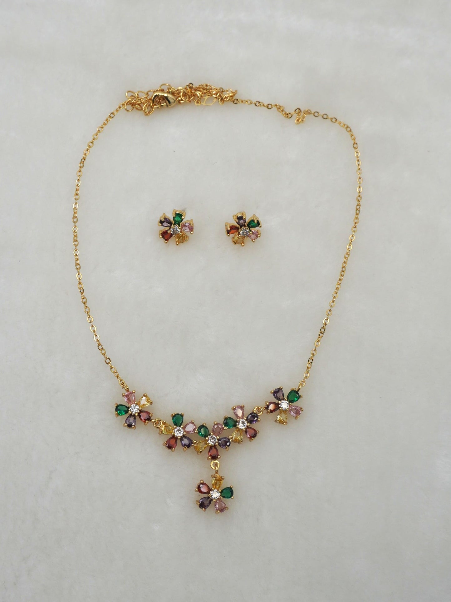 MULTICOLOUR SIYA PENDANT SET