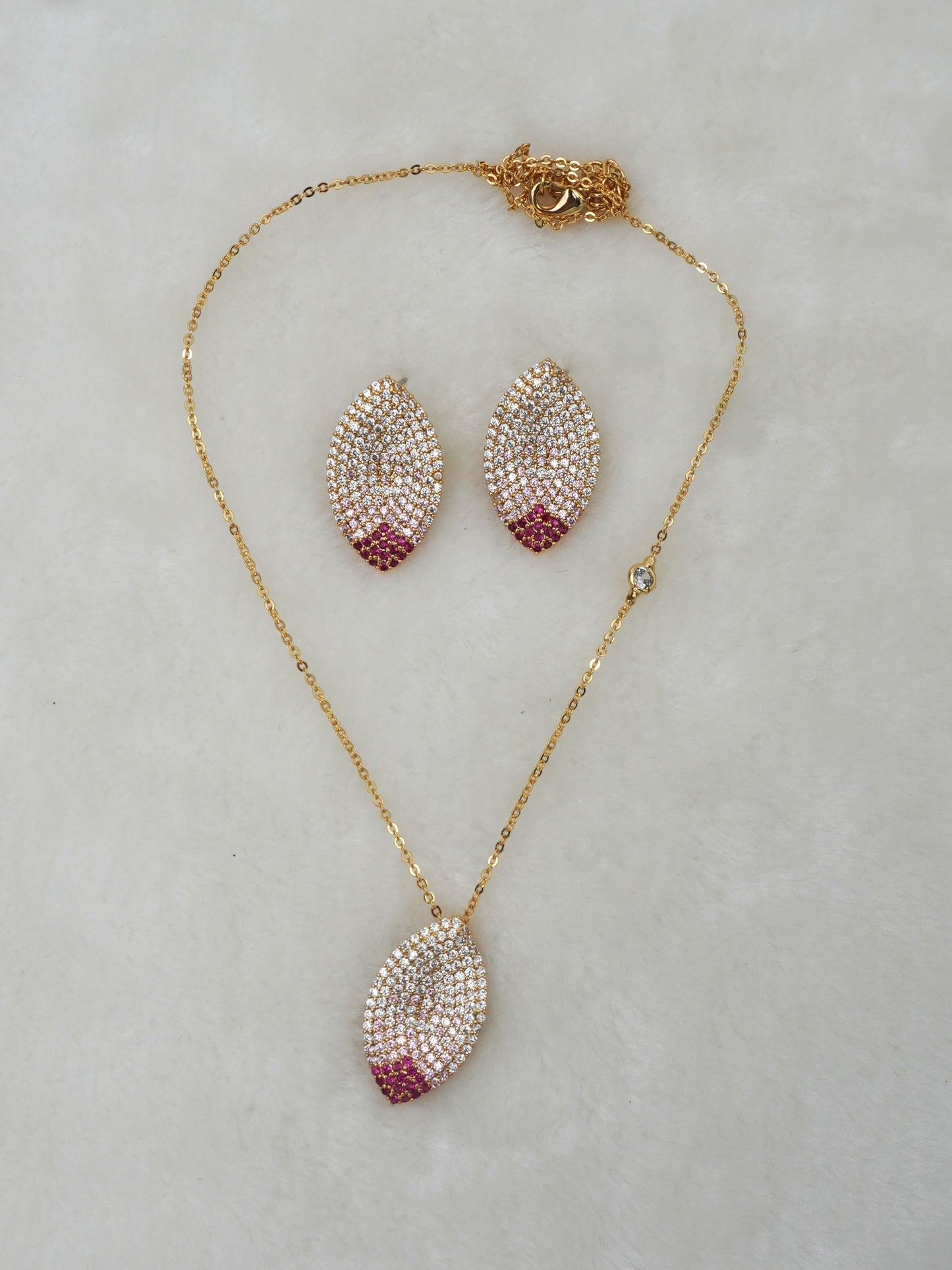 GOLD GWEN PENDANT SET