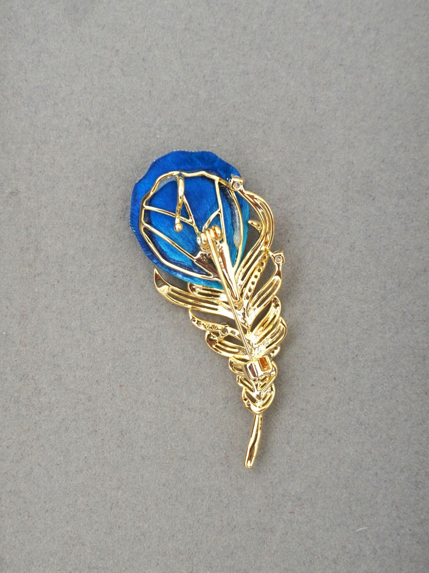 BLUE FREYA BROOCH