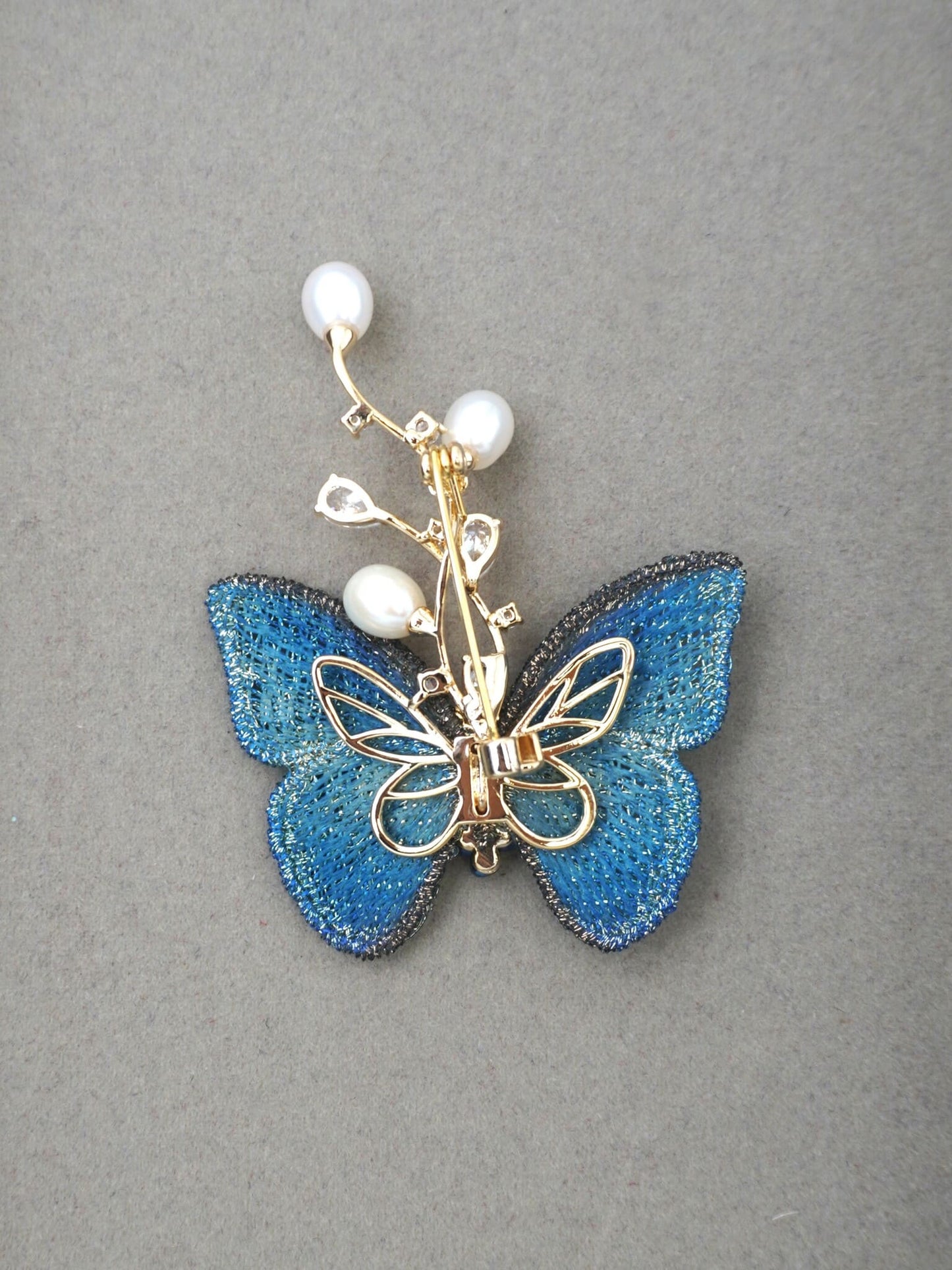 BLUE ALMA BROOCH
