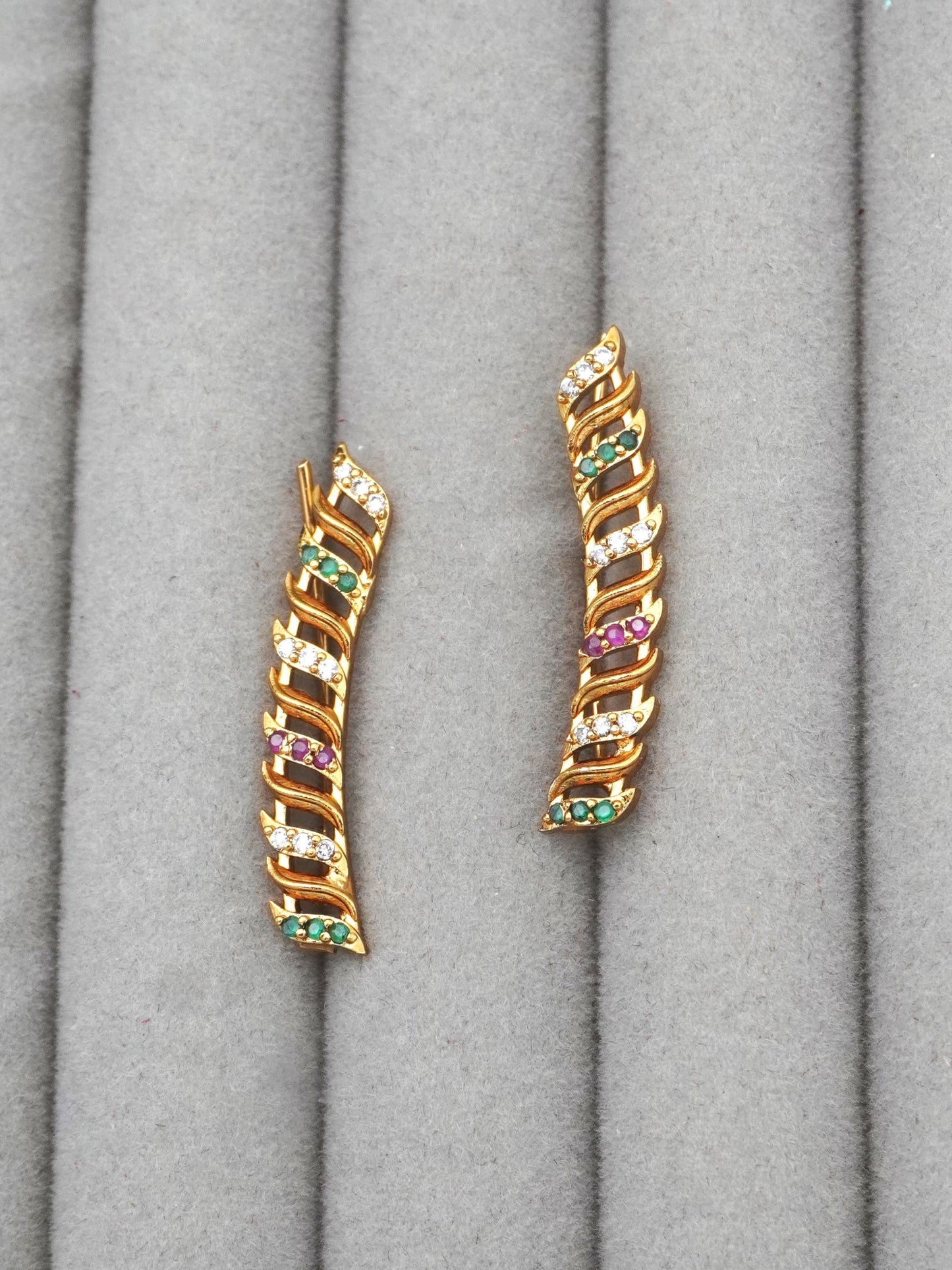 MULTICOLOUR DHARA ZIRCONIA EARCUFF